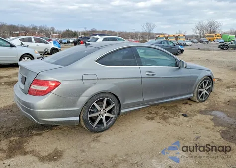 2015 Mercedes-Benz C 250 from USA, damaged, VIN WDDGJ4HB1FG358108